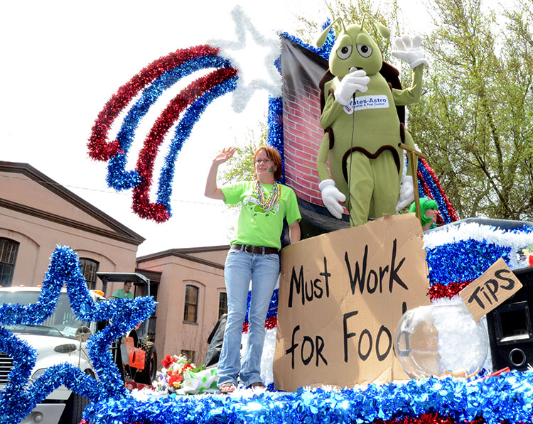 Yates-Astro-mascot-parade