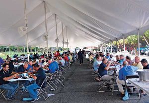 The event’s caterer fed steak, lobster, soup and steamers to more than 500 attendees in about 25 minutes — quite a feat! Photo: Will Nepper