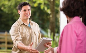 handshake, customer, client, front door, meeting, introduce, agreement (PHOTO: iStock.com/fstop123)