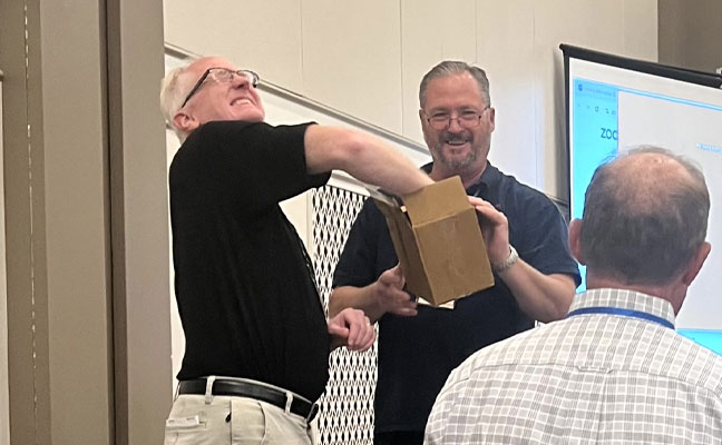 Tom Dobrinska (Region 1st VP) and Kirk Connor (Secretary) draw raffle tickets IMAGE: IPCA