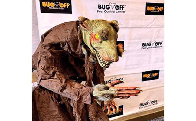 Animatronic rat staged at the 2025 NYPE